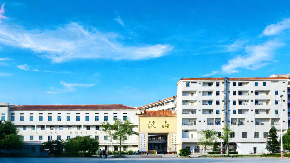 策马扬鞭启新程，匠心筑梦向未来