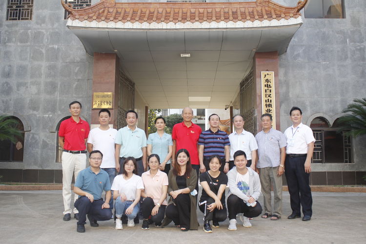 市人大机关第五党支部到汉山集团公司开展主题党员日活动